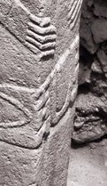 Gobekli Tepe, ceinture au-devant du pilier 18 de Gobekli Tepe